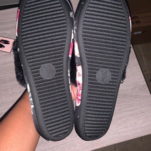 VS Floral Slippers - Picture 3 of 4